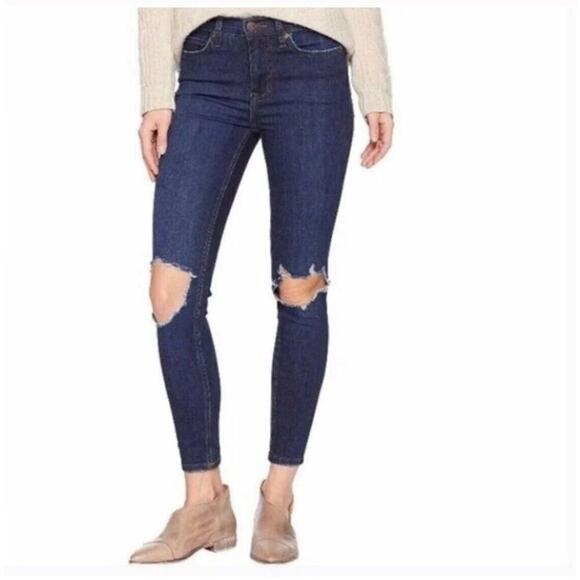 FREE PEOPLE Womens High Rise Dark Wash Busted Knee Skinny Jeans Size 27 Boho - Picture 1 of 6